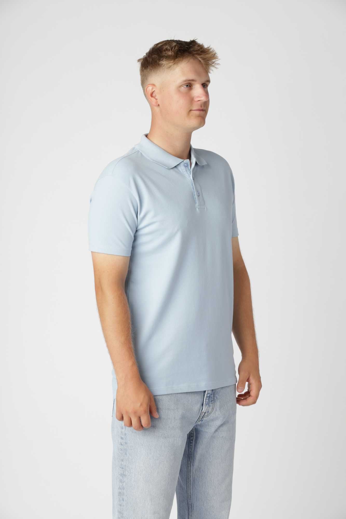 Shape polo i farven sky blue i lyseblå nuance til stilrent og afslappet look