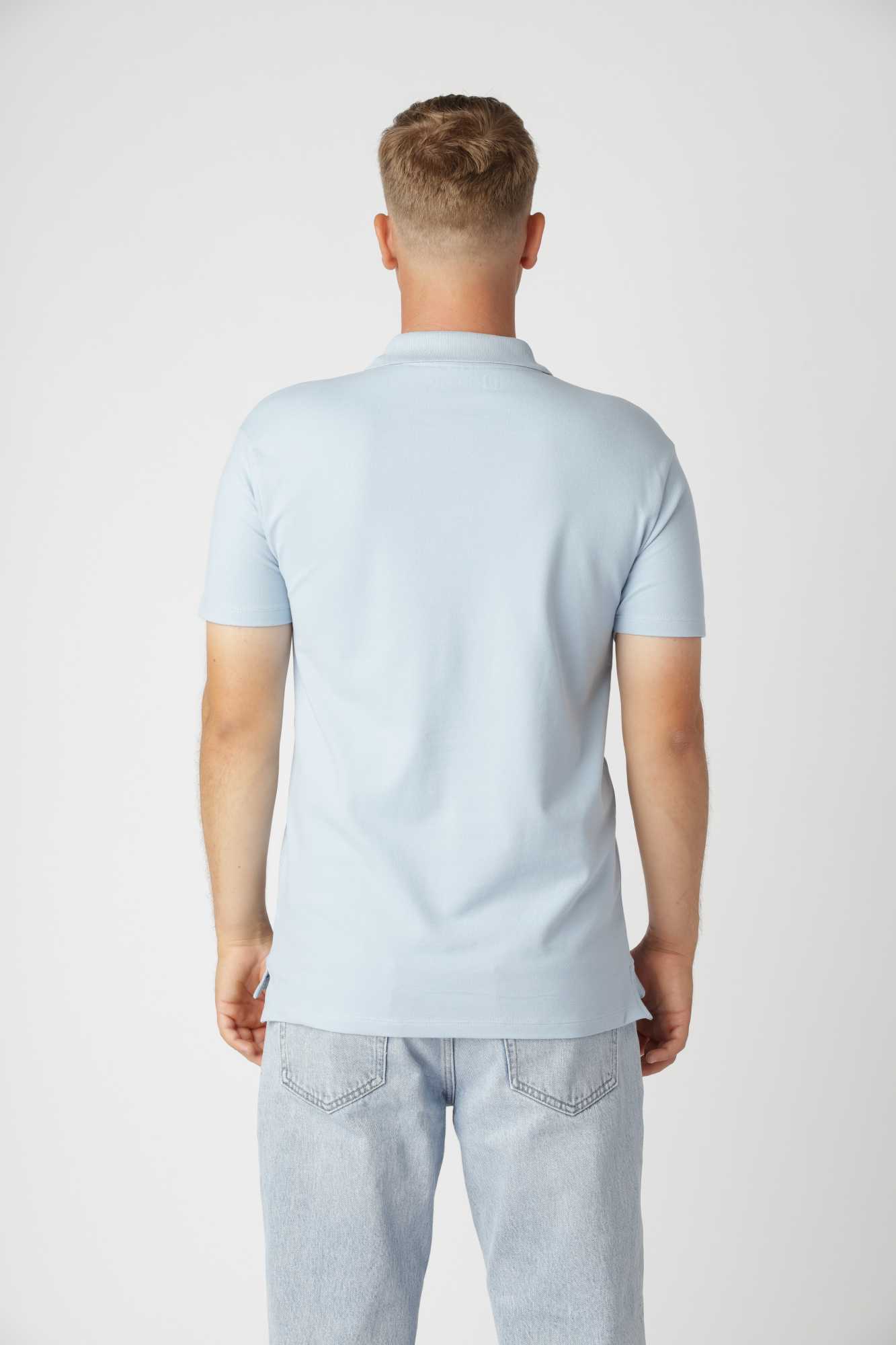 Shape polo i farven sky blue med moderne snit og bevægelsesfrihed hele dagen