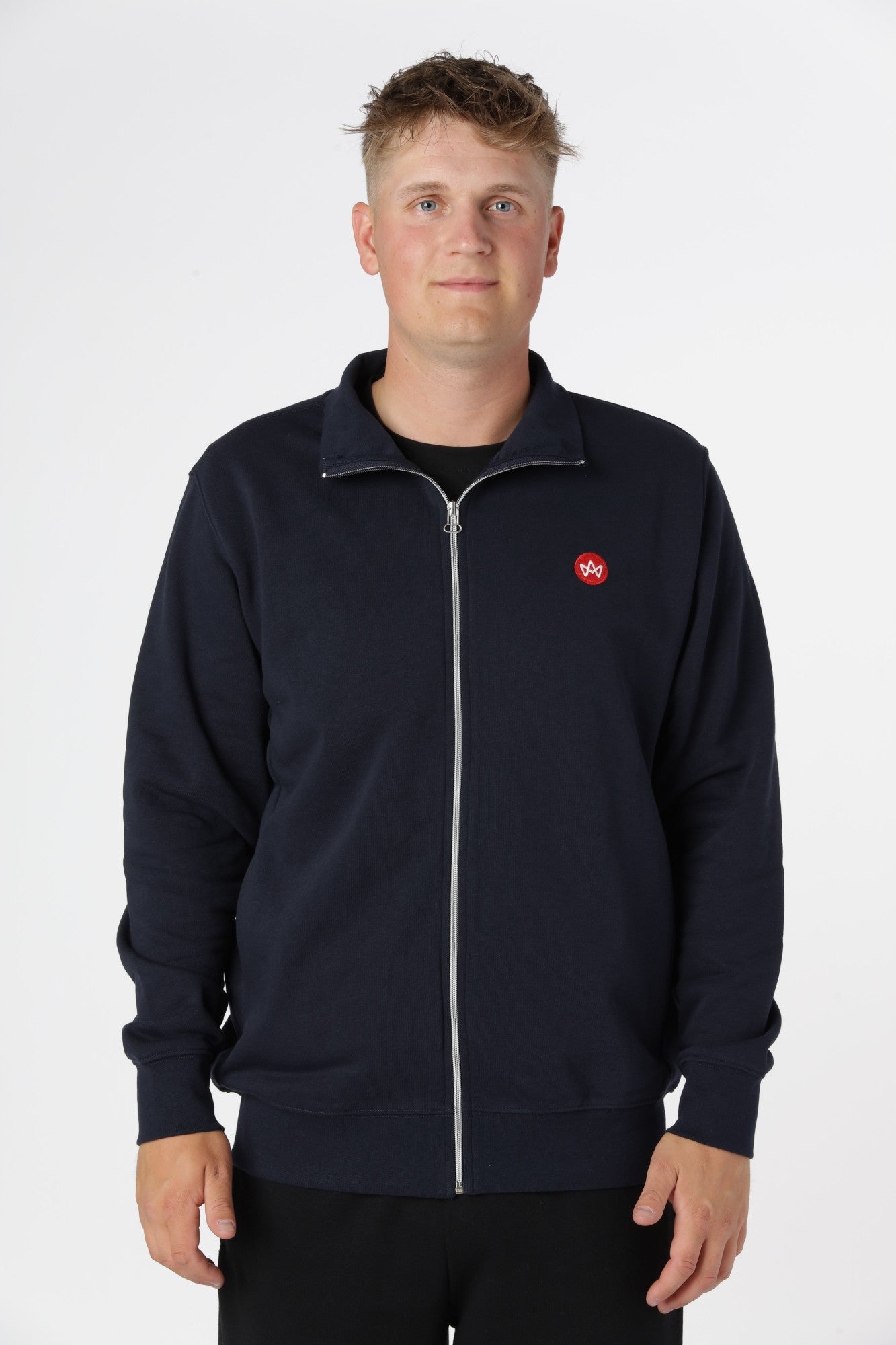 Kronstadt Zip-up i farven Sky Captain med gennemgående lynlås og klassisk krave i mørkeblå tone