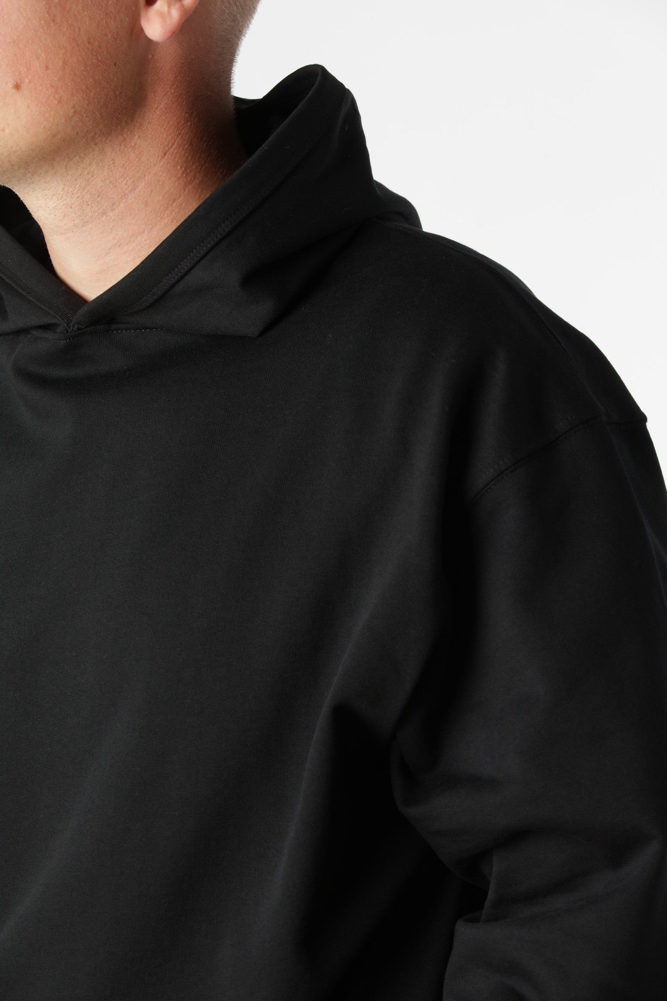 Blød Sort Classic hoodie i bomuld-polyester, slidstærk og formstabil
