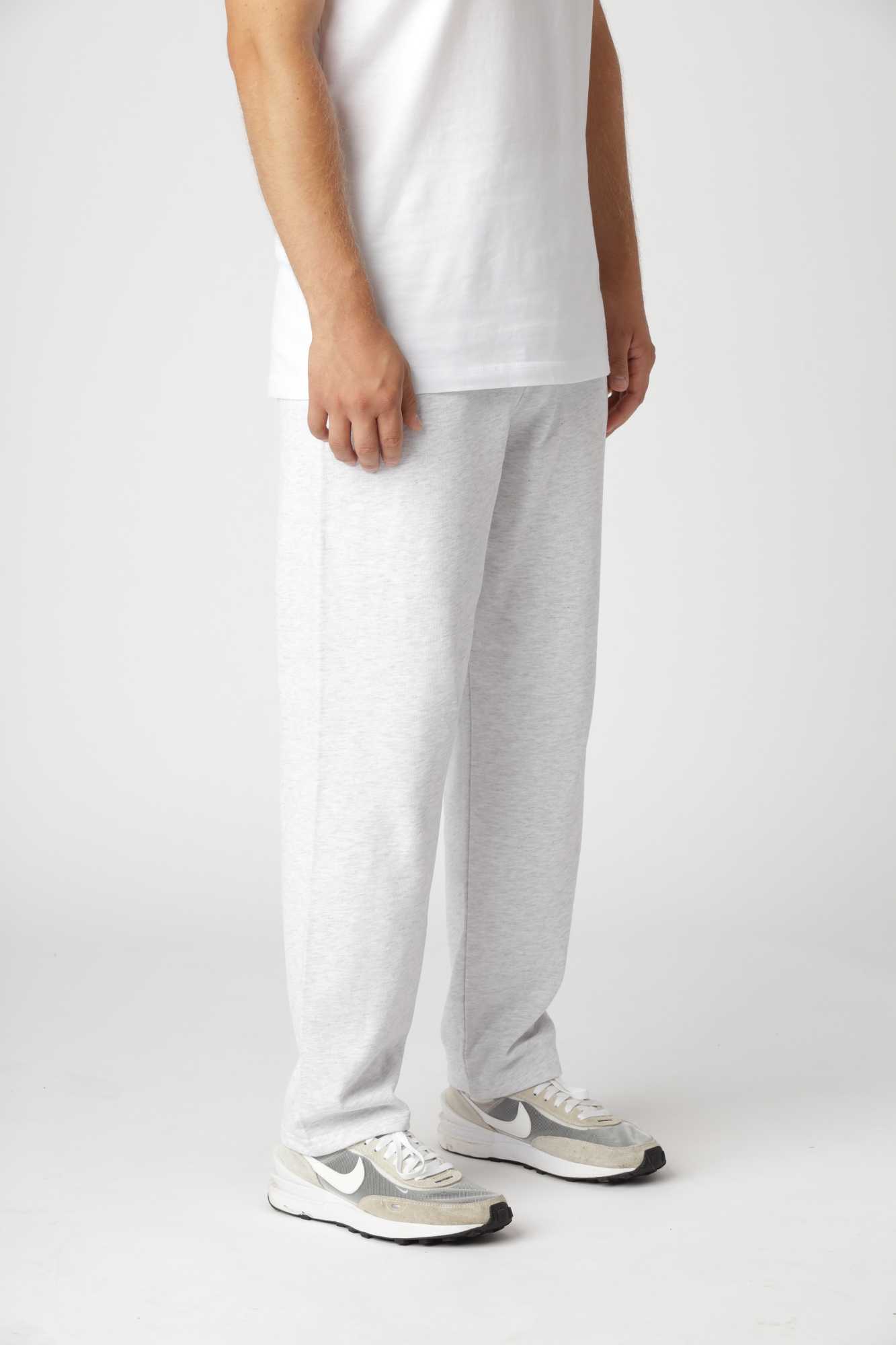 Straight sweatpants i farven grå i blød kæmmet bomuld og slidstærk polyester