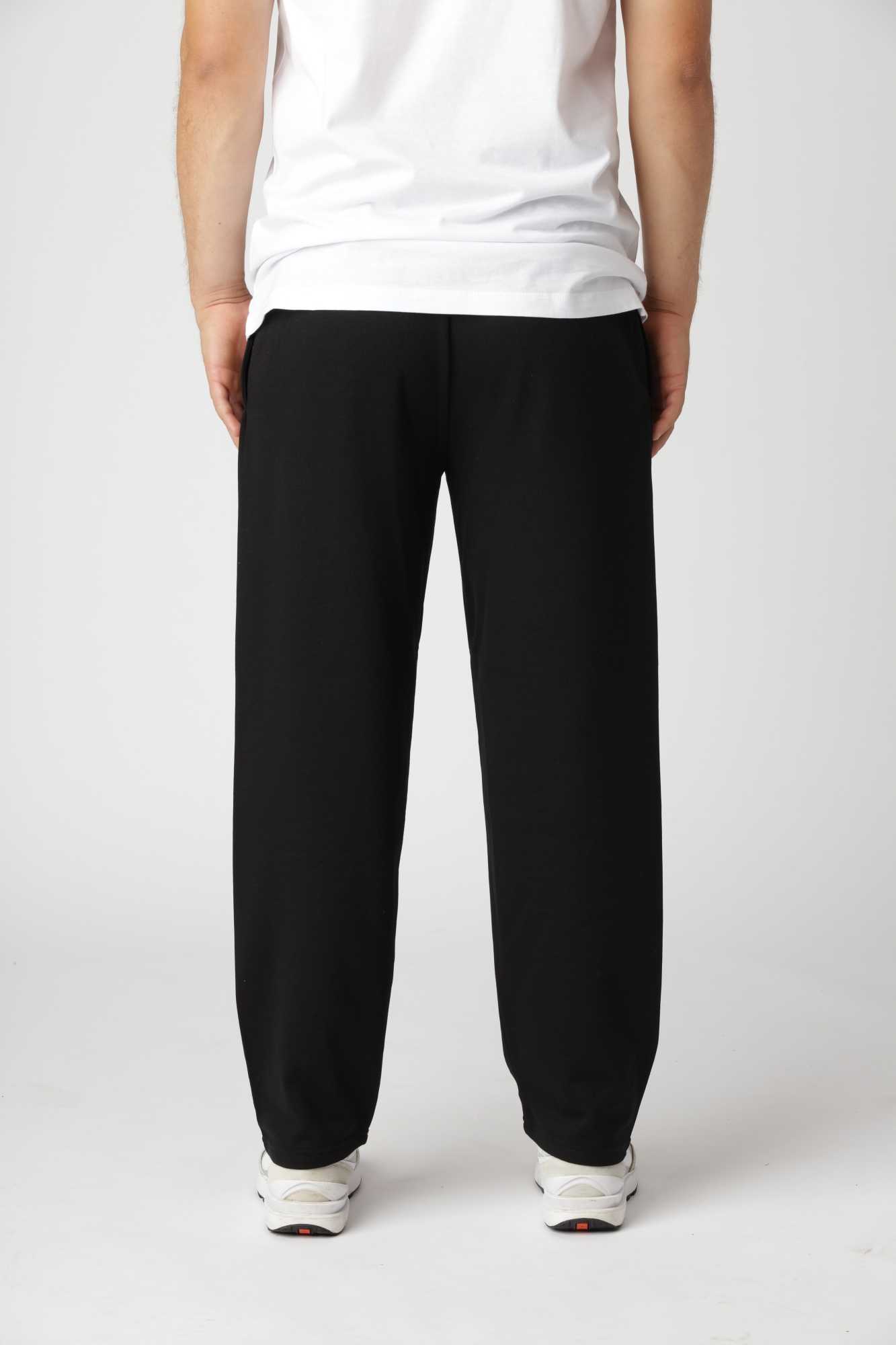Straight sweatpants i farven sort, let at style til afslapning og hverdag