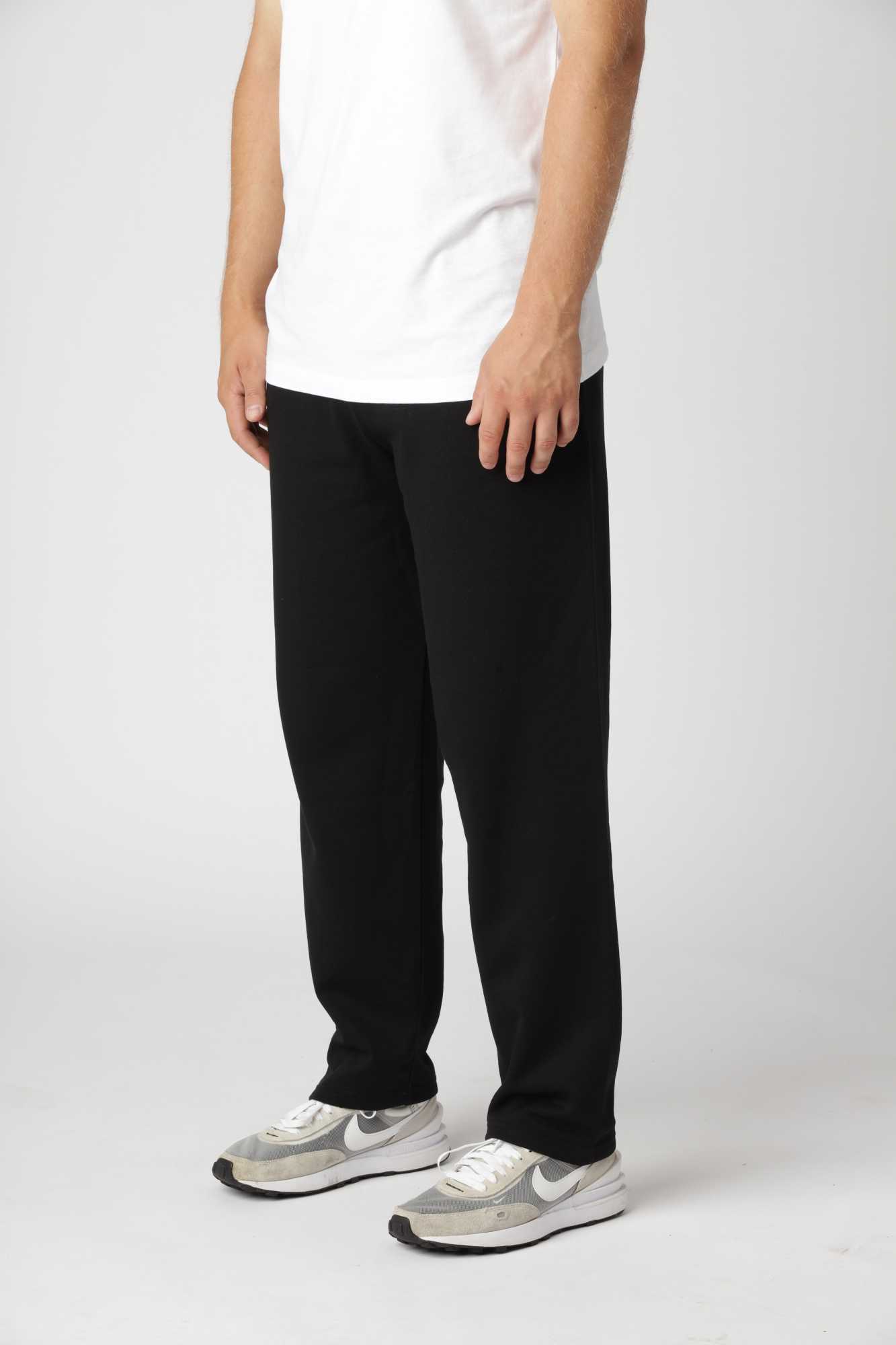 Straight sweatpants i farven sort med justerbar talje og komfortabel pasform