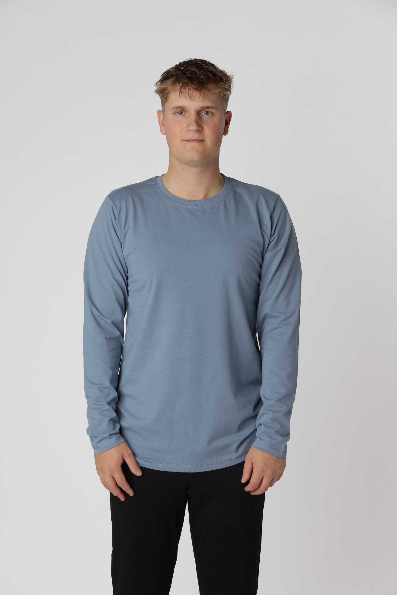 Essential langærmer t-shirt i farven Denim i blød økologisk bomuld med regular fit
