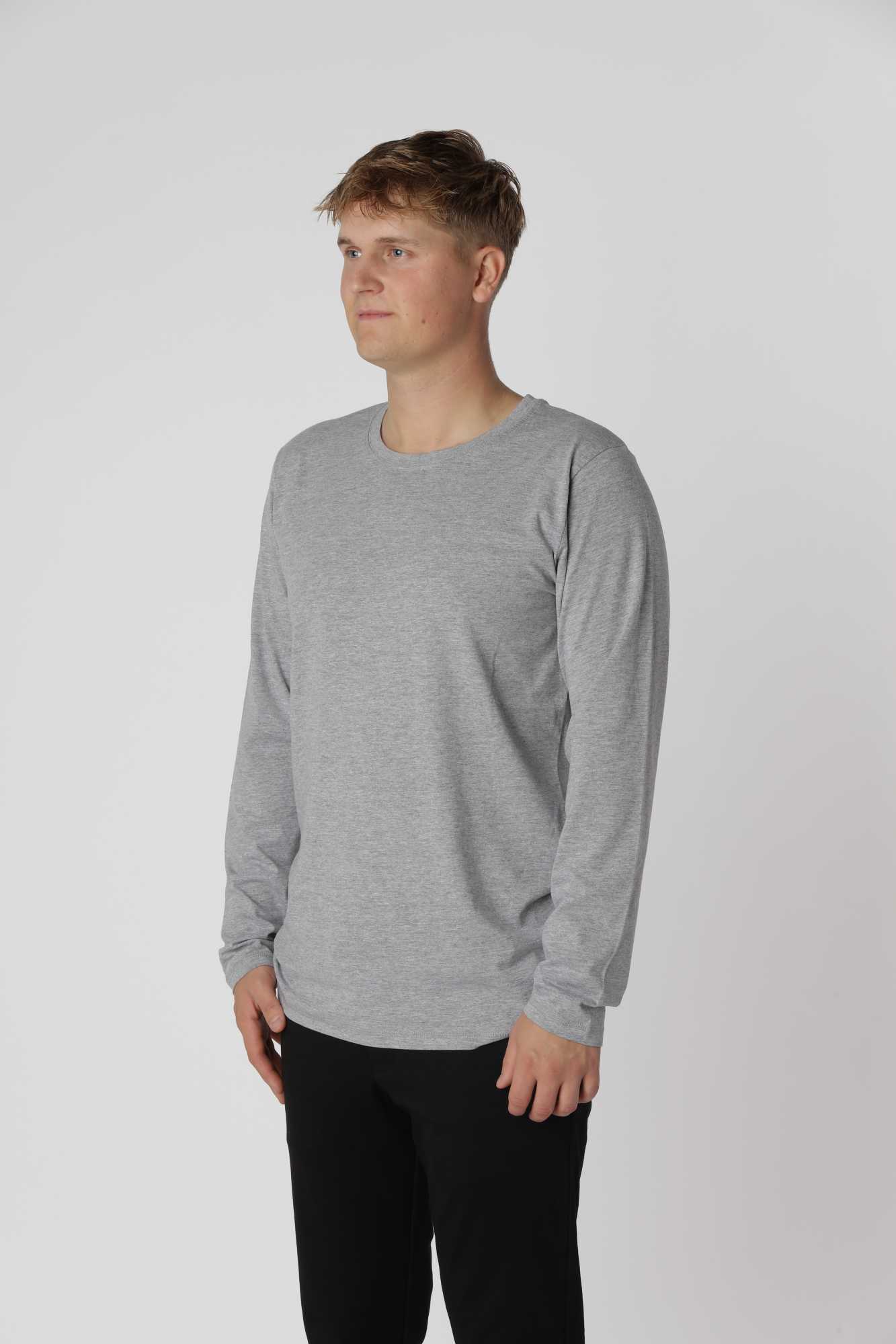 Essential langærmer t-shirt i farven oxford grey med medium tykkelse og afslappet pasform