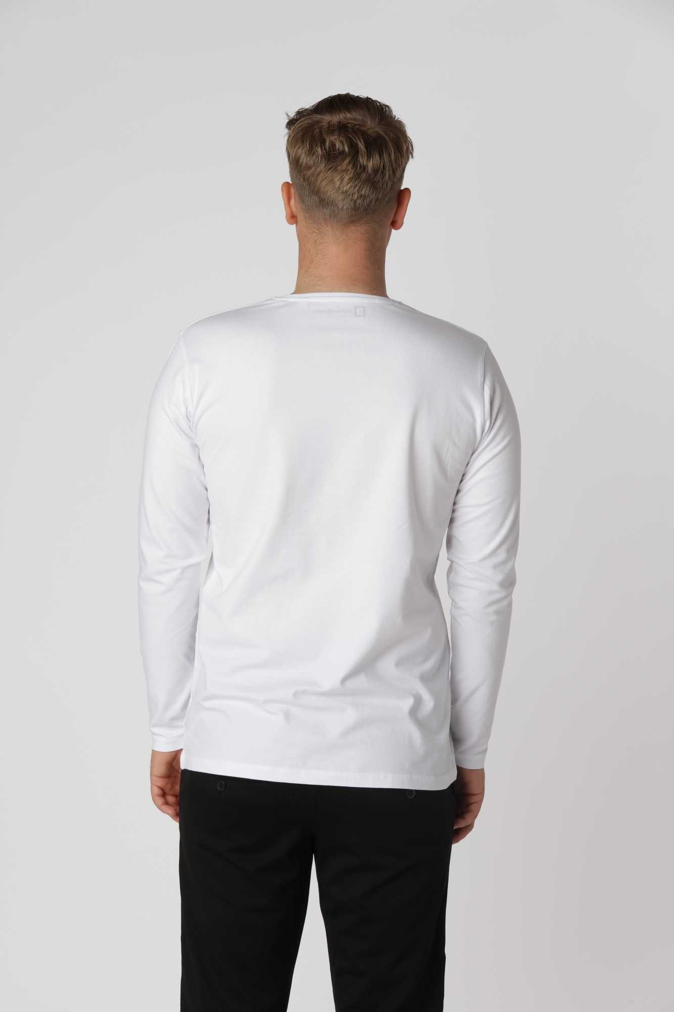 Shape langærmet t-shirt i farven hvid, perfekt som base eller alene med enkel stil