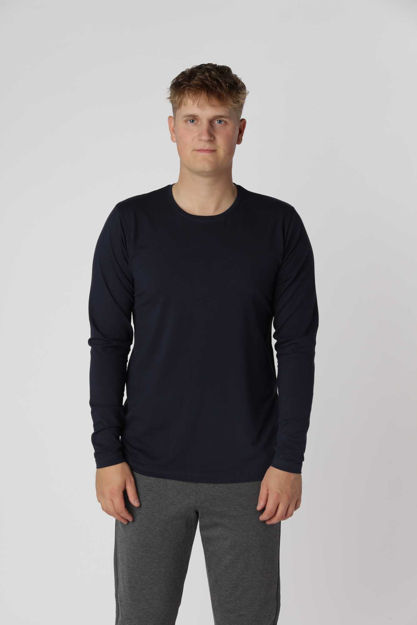 Shape langærmet t-shirt i farven navy med moderne snit og dyb marineblå tone