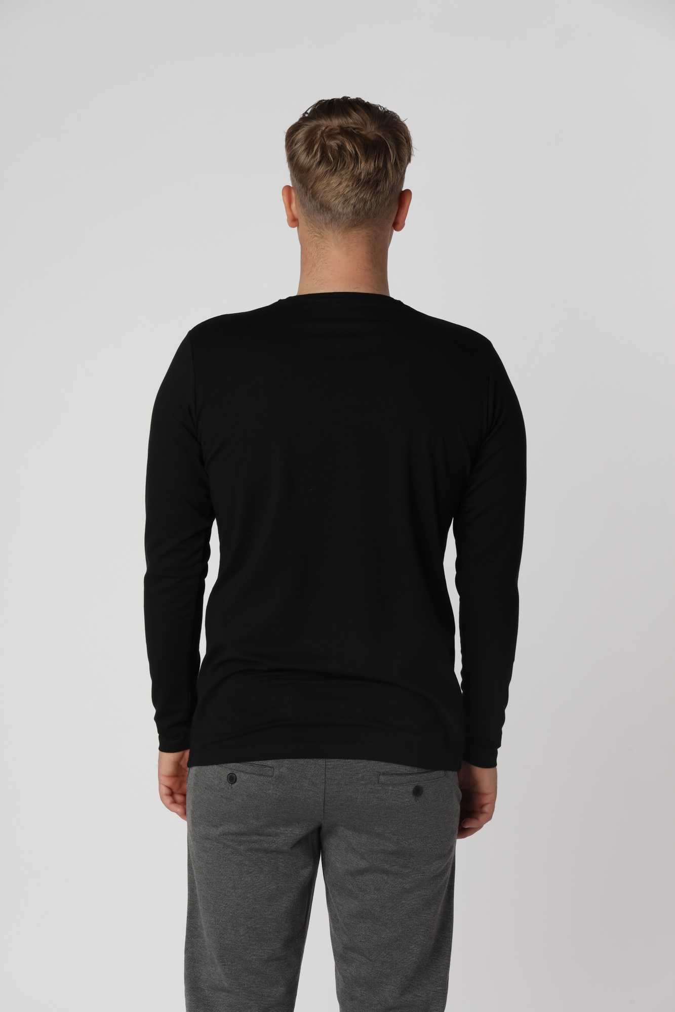 Shape langærmet t-shirt i sort, perfekt som lag-på-lag eller alene